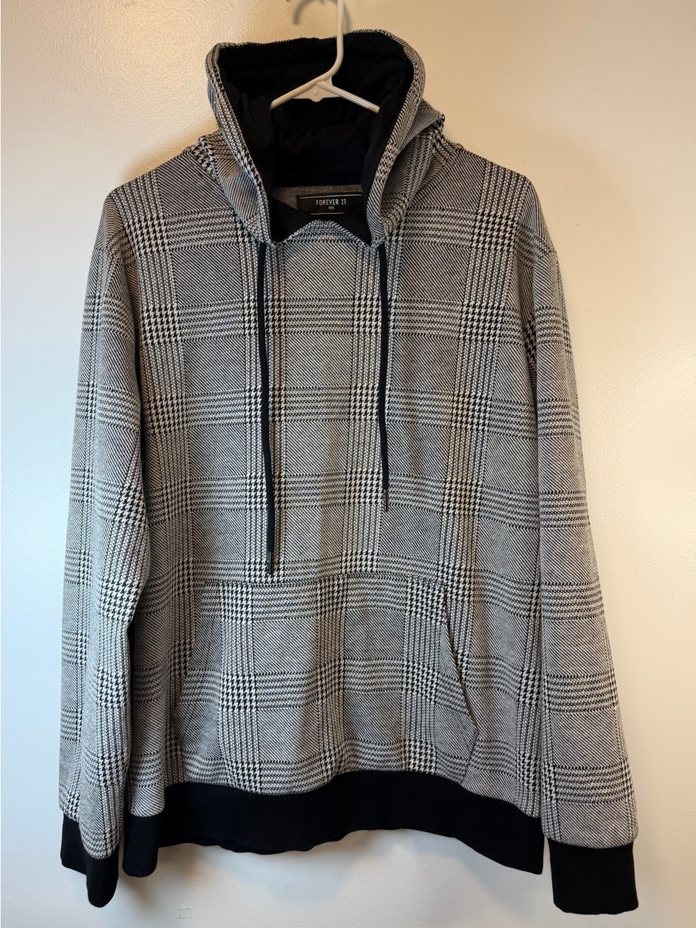 Forever 21 Men’s Black & Gray Plaid Pullover Hoodie Kangaroo Pocket Size Large